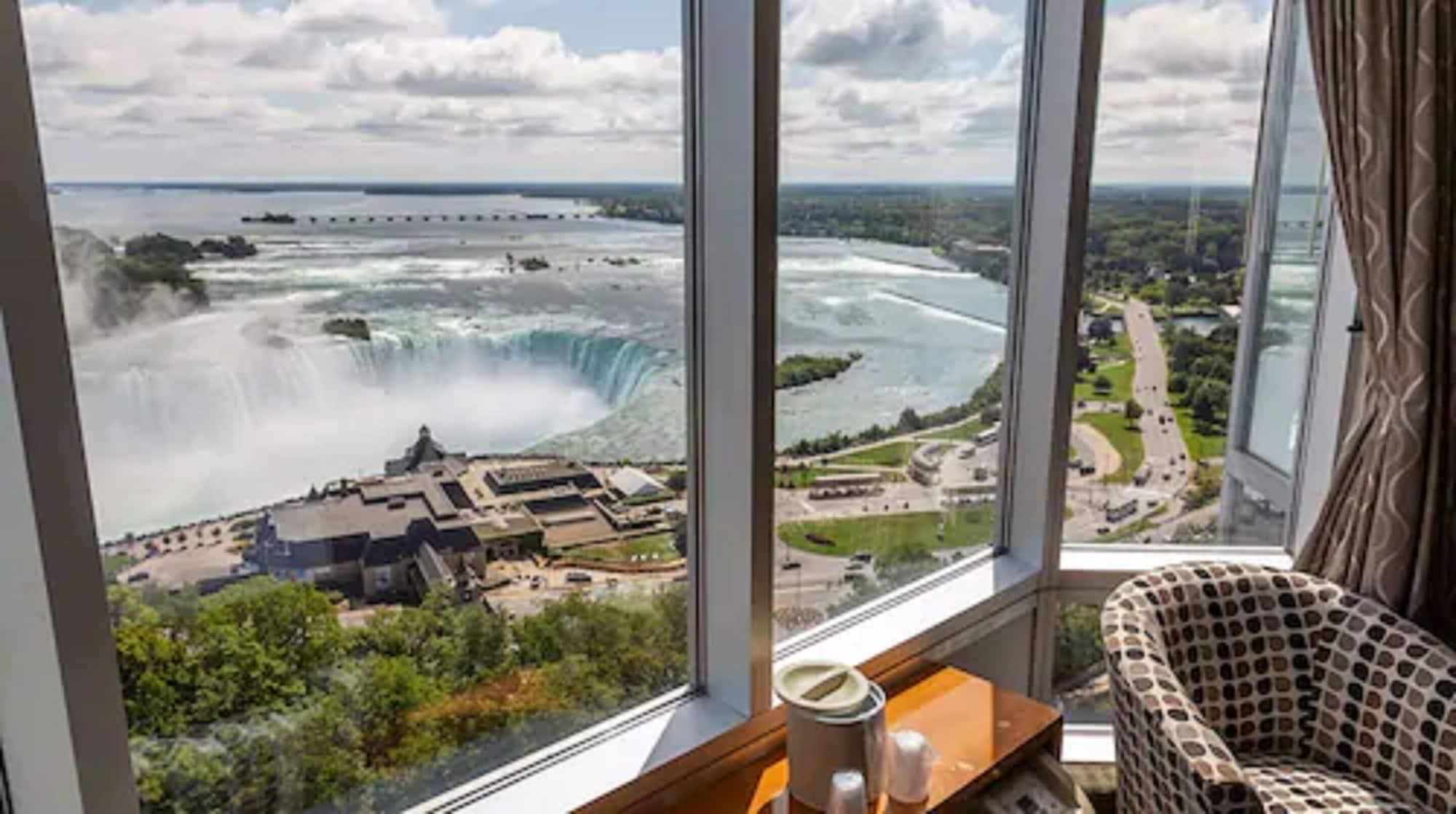 The Oakes Hotel Overlooking The Falls Niagara Falls Exterior foto